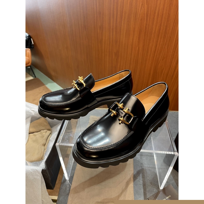 bo*te*ga Ve*ne*ta leather shoes